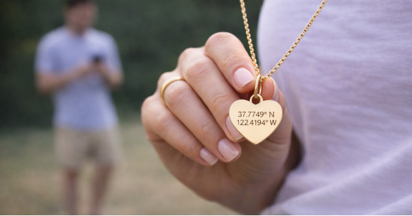 Why Custom Jewelry is the Perfect Gift for Long-Distance Relationships