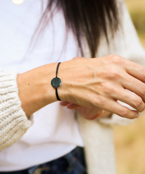 Bracelet Cordon Noir Fin avec Médaillon